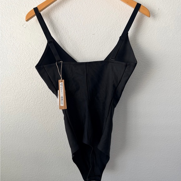 SKIMS Body Super Onyx Push Up Thong Shaping Bodysuit - Size M BD-THG-5618W - Picture 2 of 4